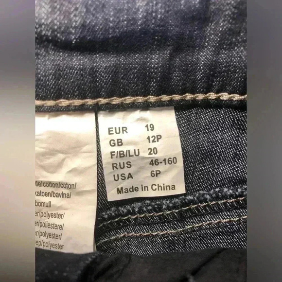 Women’s jean skirt with flower accents size 6P - Picture 12 of 13